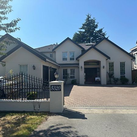 Vancouver Luxury Homestay Richmond Ngoại thất bức ảnh