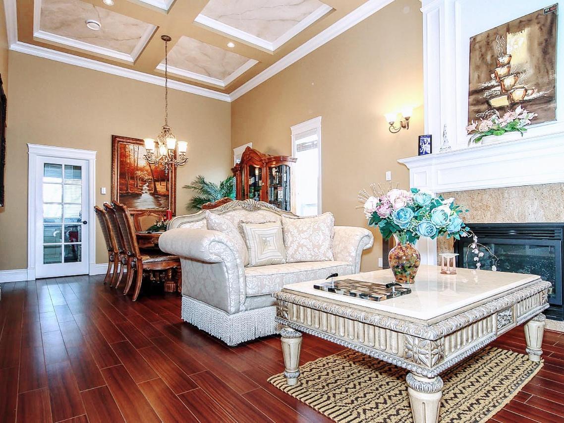 Vancouver Luxury Homestay Richmond Ngoại thất bức ảnh